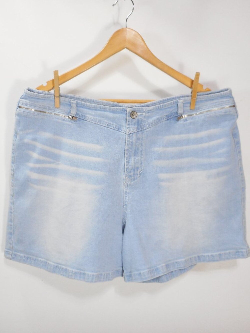Vintage Revolt Women's size 18 Denim Shorts Light Wash Y2K Zip Pockets